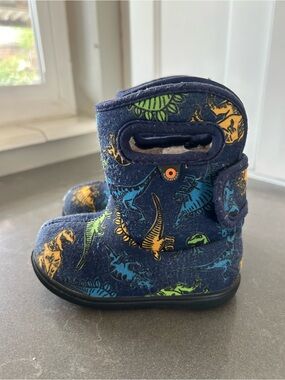 Baby Bogs Dino Snowboots, size 6